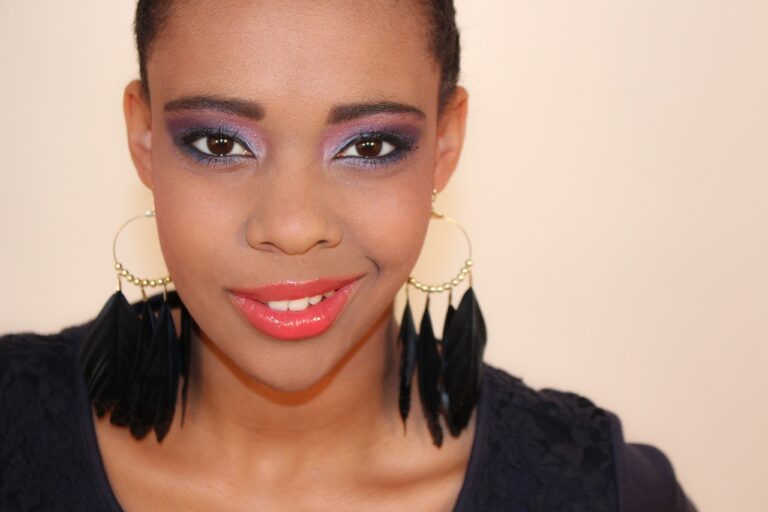 The Role of Fashion Stylists in Creating Iconic Looks